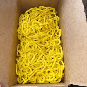 NEW SEALED ULINE H-3364Y YELLOW PLASTIC CHAIN 100' 2" LINKS CROWD CONTROL